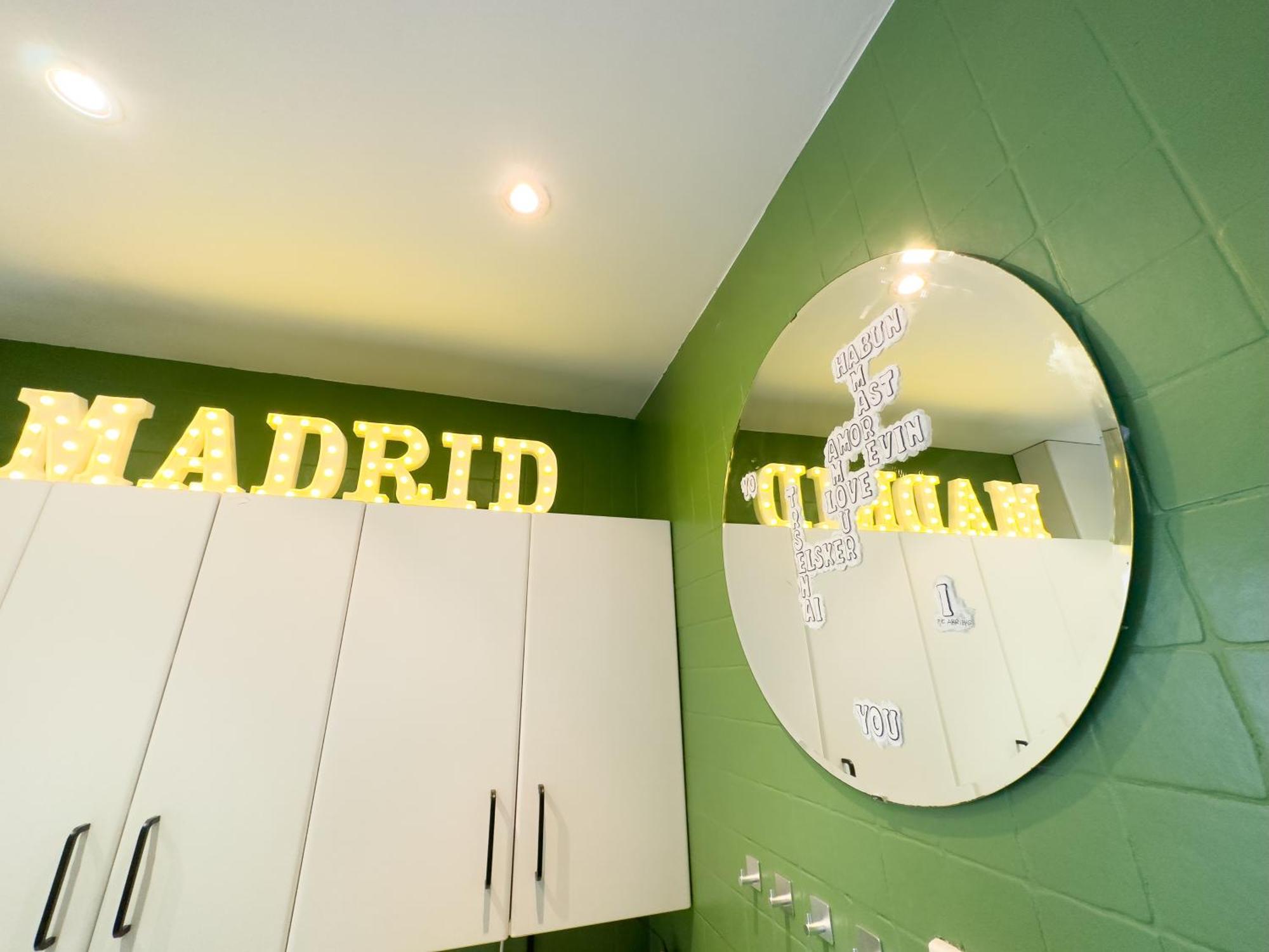Disfruta Del Barrio De Las Letras Madrid Exterior foto